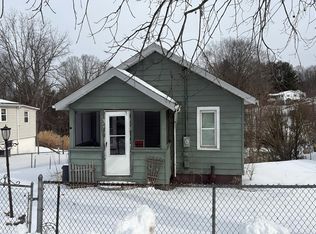 313 Selden St, Crab Orchard, WV 25827