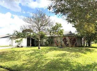 752 SE Carnival Ave, Port Saint Lucie, FL 34983