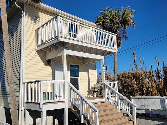 Palm Beach private fenced courtyard with unobstructed views of beach across street!