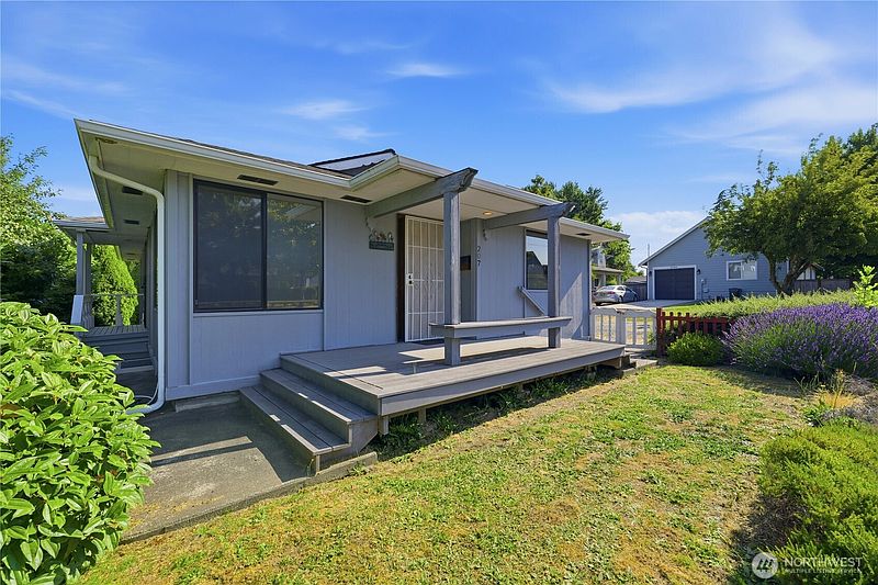 2nd image of 207 E 84th Street