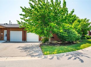 1 Arch Deacon Clark Trl, Hamilton, ON L9B 2M2