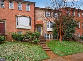 2874 Sutton Oaks Ln, Vienna, VA 22181