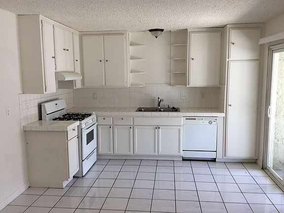 5th image of 16309 Iris Dr