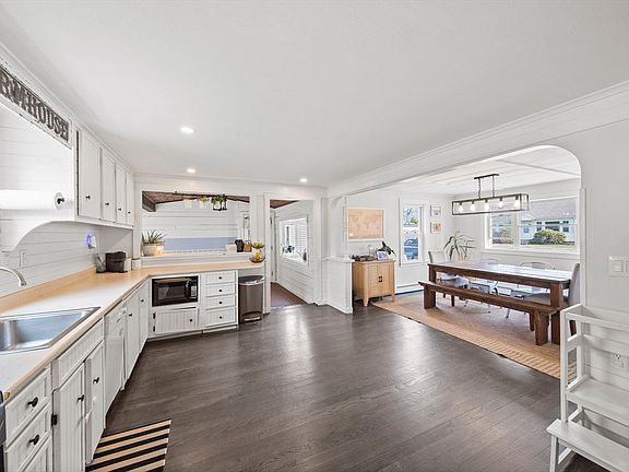 3rd image of 27 Churchill Ave