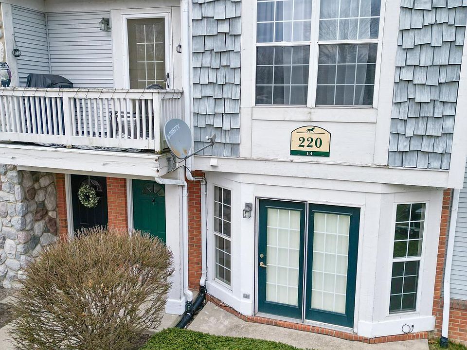 1st image of 220 Oakbrooke Dr Unit 2
