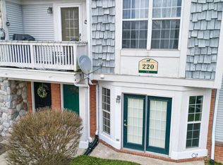 220 Oakbrooke Dr UNIT 2, South Lyon, MI 48178
