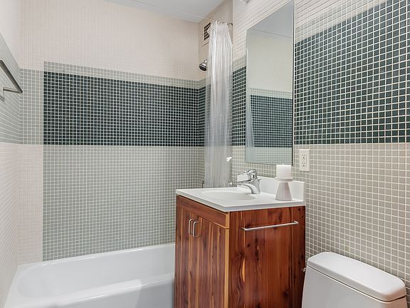 5th image of 16 W 16th St APT 6MS