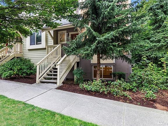 2nd image of 340 Shangri La Way NW