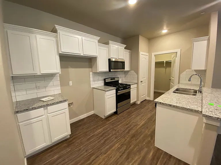5202 Oakwood Villas Ct — Photo 9