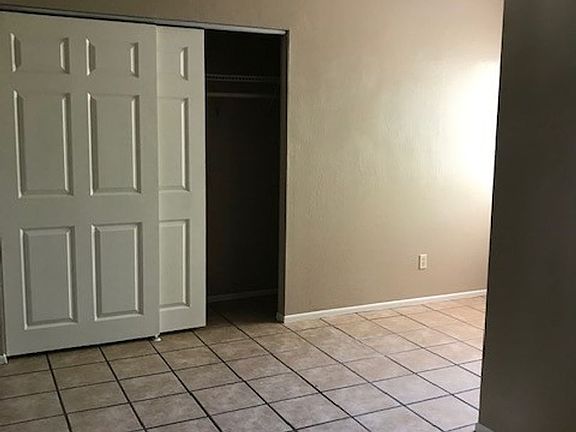 4th image of 295 S 18th Pl APT 1