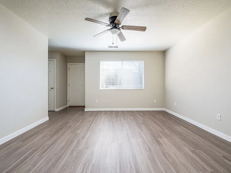 Spacious 2-Bedroom Townhomes — Photo 21