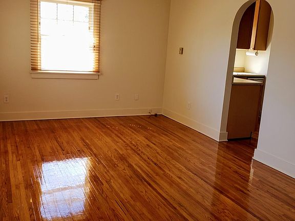 2nd image of 723 Bennett Ave