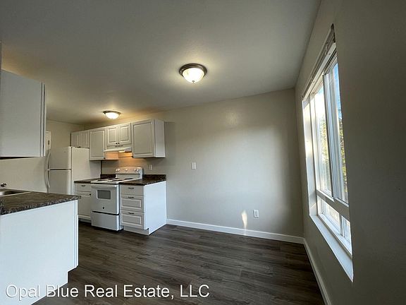 5th image of 3055 NE 140th St #10465495