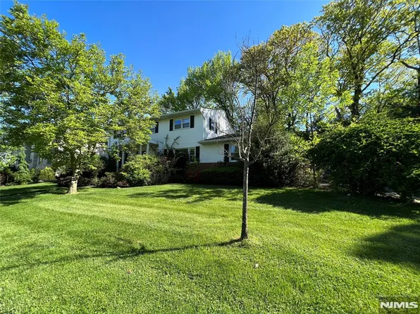 34 S Virginia Ct, Englewood Cliffs, NJ 07632