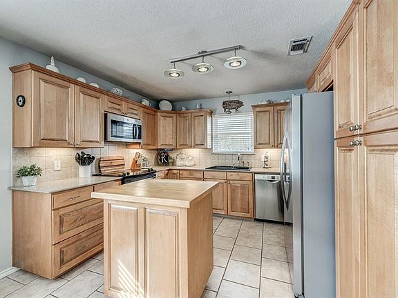 4th image of 8516 Rockdale Dr