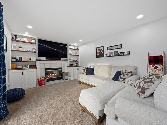 3rd image of 3049 Sedley St