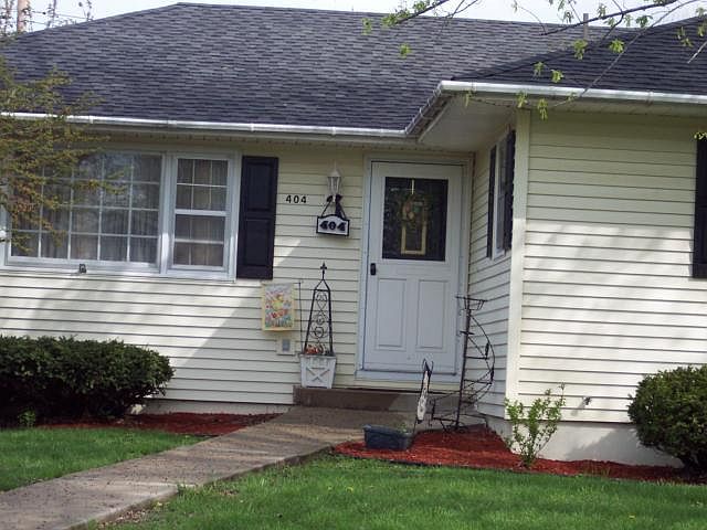 1st image of 404 E 10th St