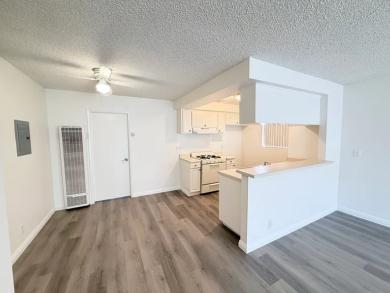 Beach Apartments — Photo 8