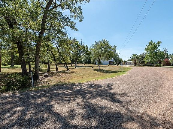 2nd image of 311 Tanglewood Ln
