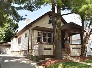 2011 S 91st St, Milwaukee, WI 53227