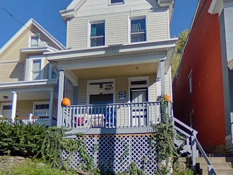 2374 Victor St — Photo 2