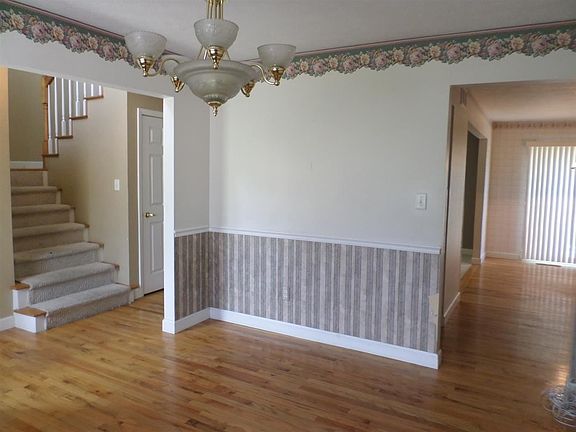 4th image of 2309 Harwood St