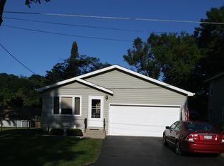 40 S Lake Ave, Fox Lake, IL