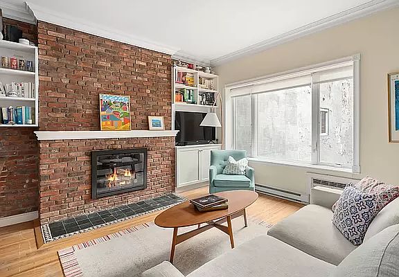 3rd image of 20 W 90th St APT C