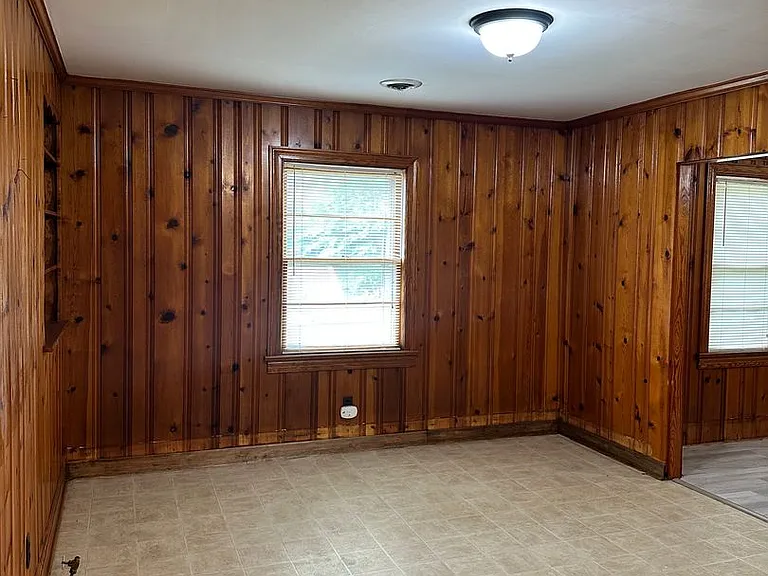 144 N Fairview Cir — Photo 8