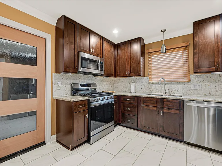 1807 Strongs Ct — Photo 8