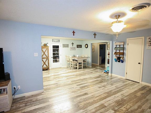 5th image of 104 Wedgewood Ave