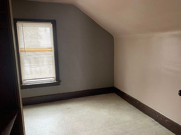 2nd image of 35 Clarence St
