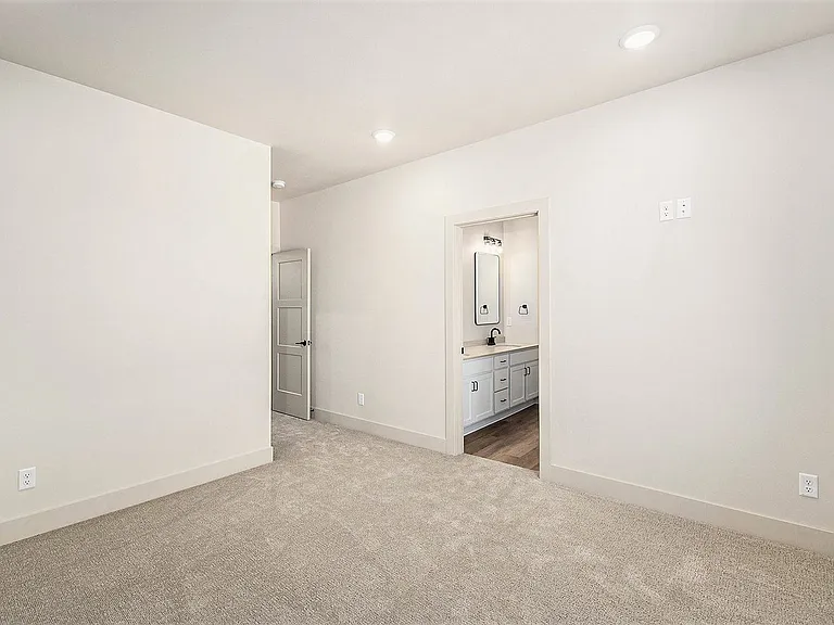5631-5735 E Revere Dr — Photo 10