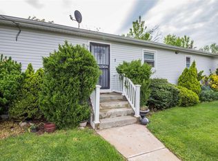 7 Lindbergh St, Hempstead, NY 11550