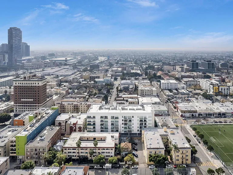 Seven West DTLA — Photo 22