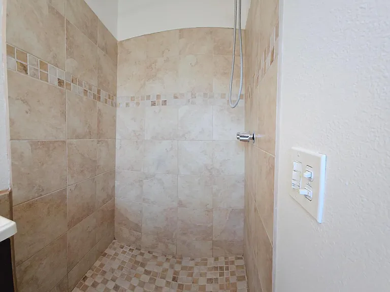 2272 Toluca Dr — Photo 32
