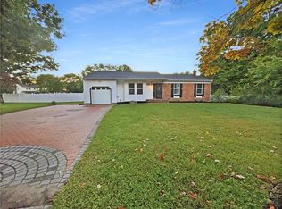 22 Eason Dr, Ridge, NY 11961