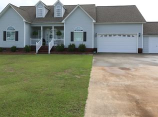 1067 Beddards Crossing Dr, Grimesland, NC 27837