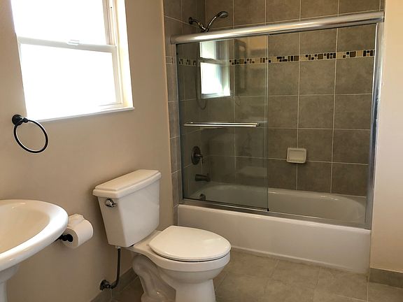 Master full bathroom