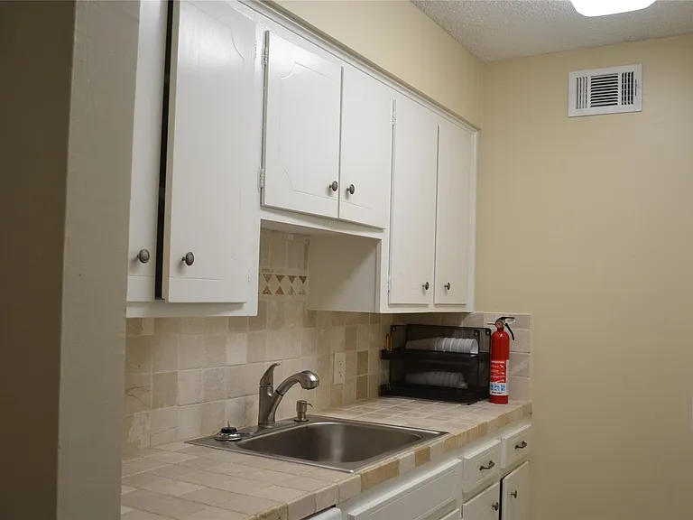 1710 Brun St #10 — Photo 6