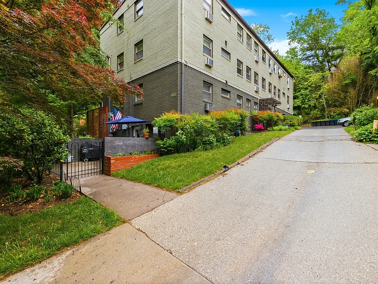 4595 Macarthur Blvd NW #4 — Photo 24