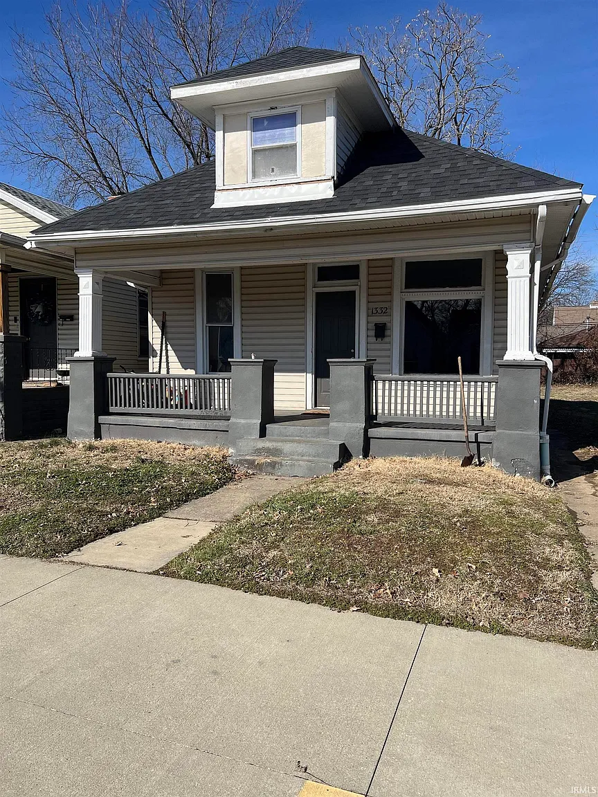 1332 E Walnut St photo 1
