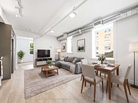 325 James St S