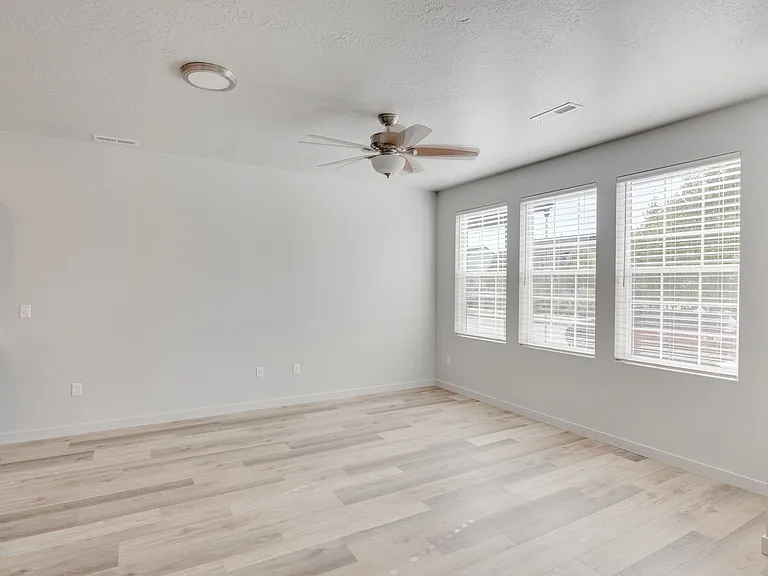 11223 W Knightsbridge Ct — Photo 3