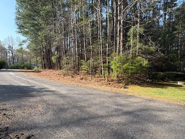 26 Locust Dr, Bracey, VA 23919