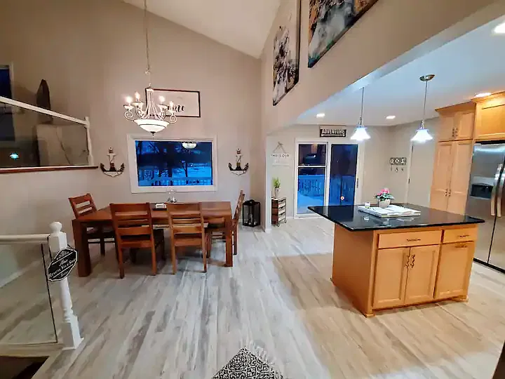 4 bed, 2850 sqft, $6,000 — Photo 2