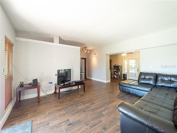 4th image of 243 Orange Terrace Dr