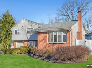 81 Hemlock Dr, Paramus, NJ 07652