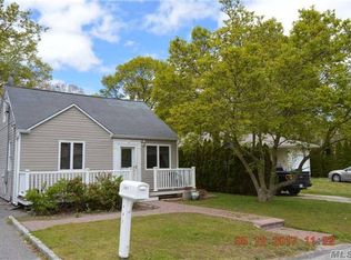 467 Glen Dr, Shirley, NY 11967