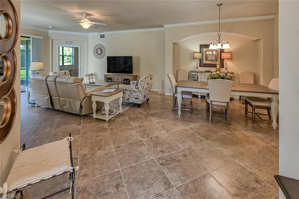 3 bed, 2.0 bath, 1741 sqft, $10,000 — Photo 4